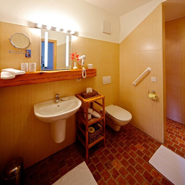 ホテルGastehaus Samira プルバッハ・アム・ノイジードラーゼー 部屋 写真
